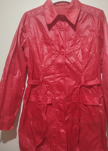 Parlak Kırmızı Kadın Uzun Yağmurluk - Görsel 4
