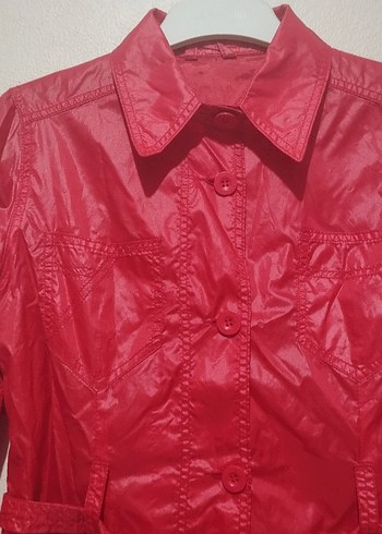 Parlak Kırmızı Kadın Uzun Yağmurluk - Görsel 2