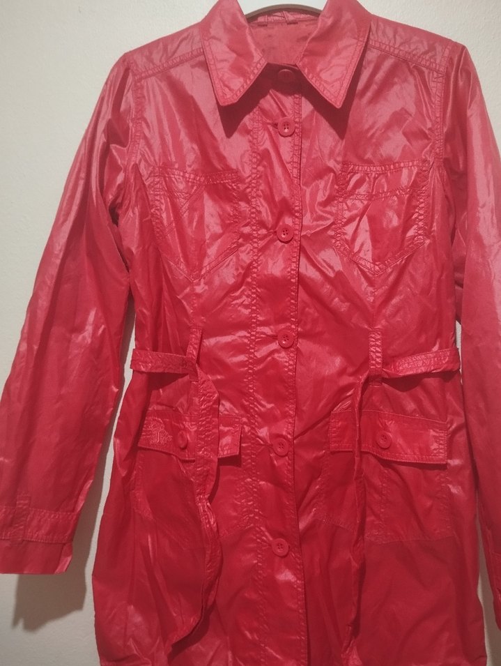 Parlak Kırmızı Kadın Uzun Yağmurluk - Görsel 4