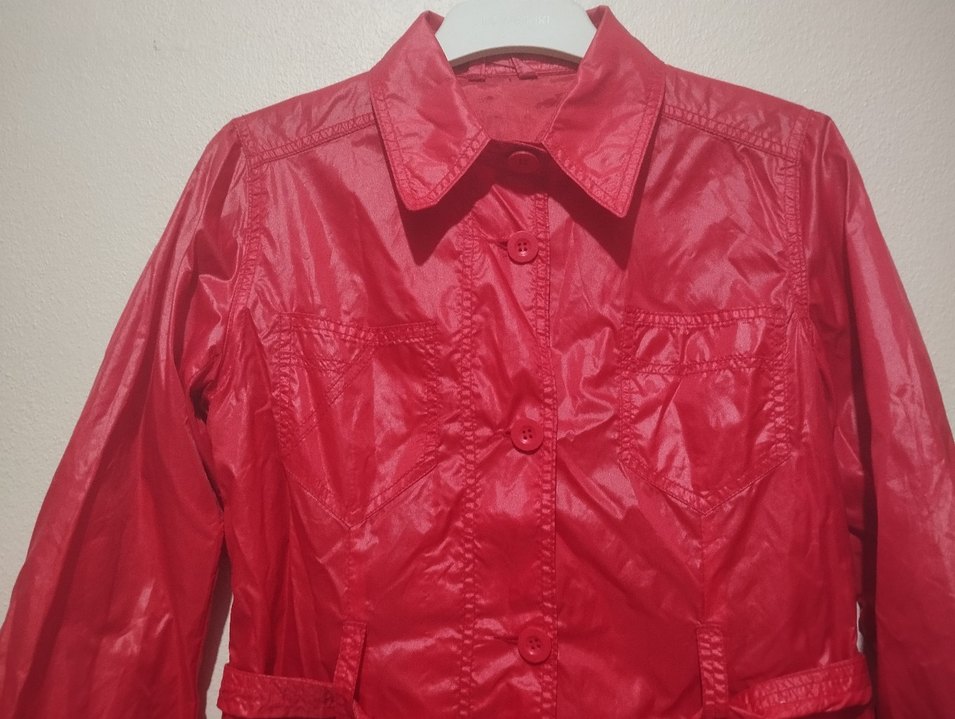 Parlak Kırmızı Kadın Uzun Yağmurluk - Görsel 2