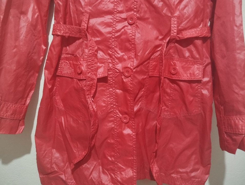 Parlak Kırmızı Kadın Uzun Yağmurluk - Görsel 3