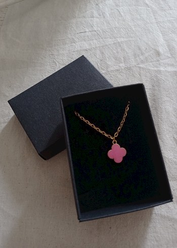 pembe yonca kolye