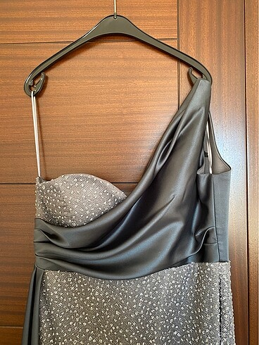 tek omuzlu abiye - Görsel 5