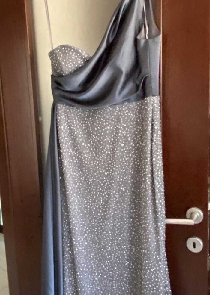 tek omuzlu abiye - Görsel 2