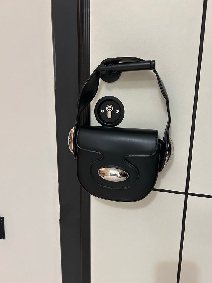 Siyah Deri,Tokalı Kadın Çanta - Görsel 2