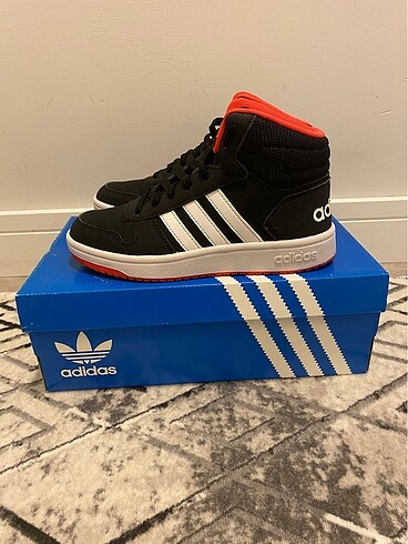 36,5 Beden Adidas spor ayakkabı