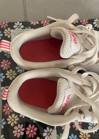 31 Beden Beyaz Adidas Spor Ayakkabı