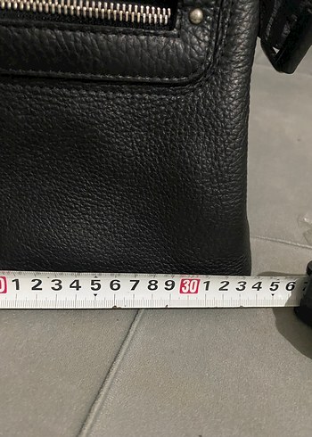 Beden Kilitli Siyah Deri Kadın Çantası