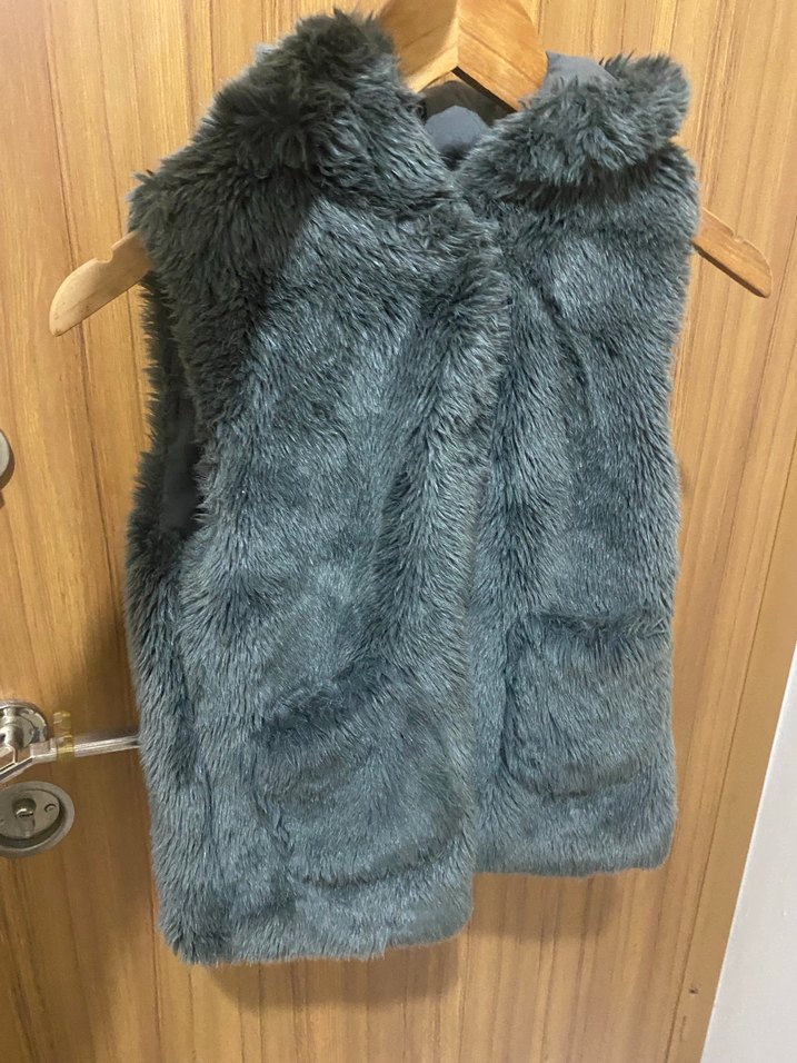 Gri Kürklü Kapüşonlu Yelek - Görsel 2