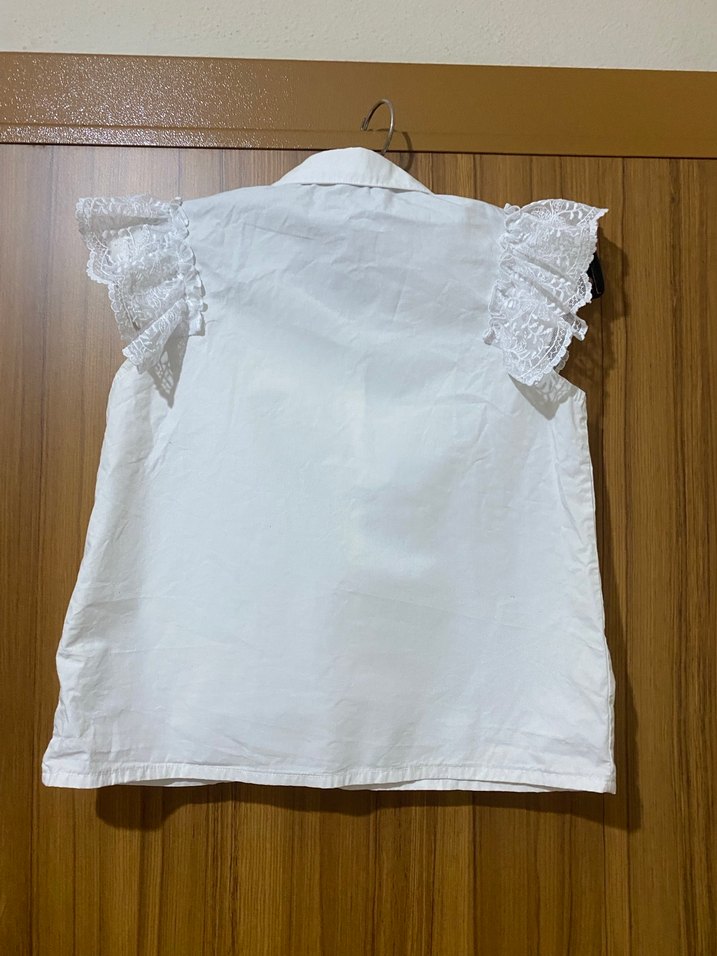 Kızlar için Beyaz Fırfırlı Kolsuz Gömlek - Görsel 3