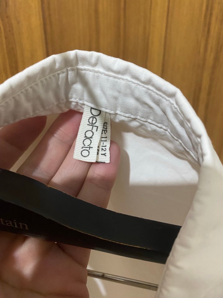 Kızlar için Beyaz Fırfırlı Kolsuz Gömlek - Görsel 2