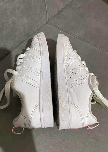 Beyaz Adidas Spor Ayakkabı - Görsel 4