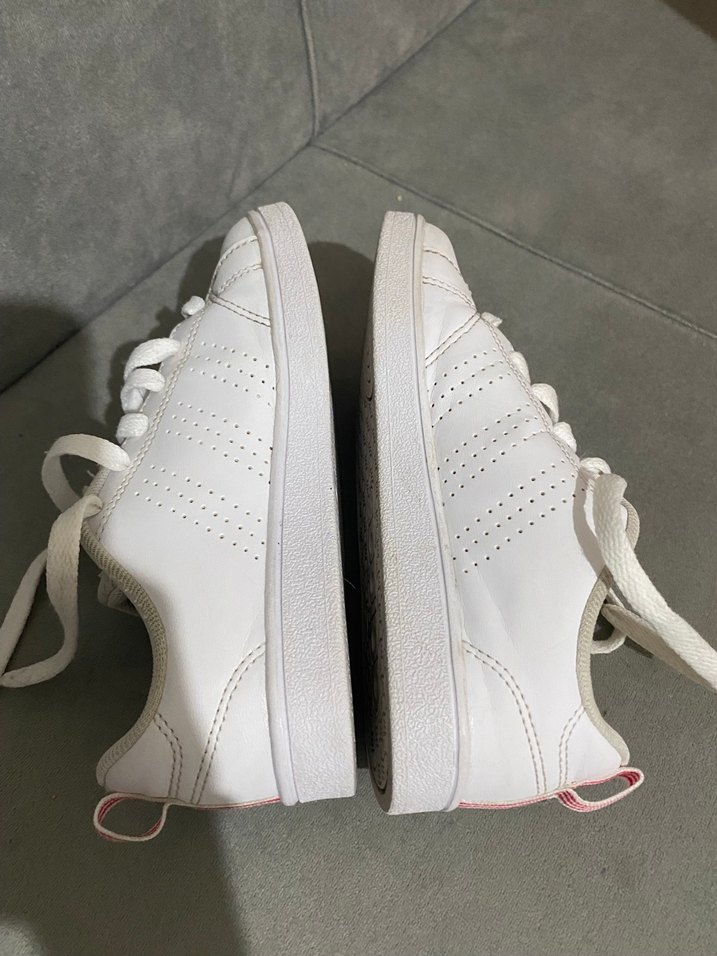 Beyaz Adidas Spor Ayakkabı - Görsel 4