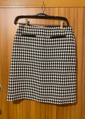 Marks & Spencer Sikligin Simgesi Siyah Beyaz Kazayagi Etek
