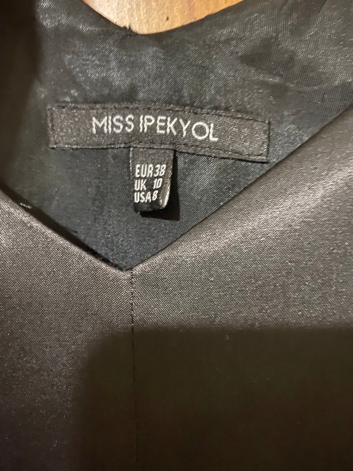 Drapeli Siyah Midi V Yaka Elbise - Görsel 2