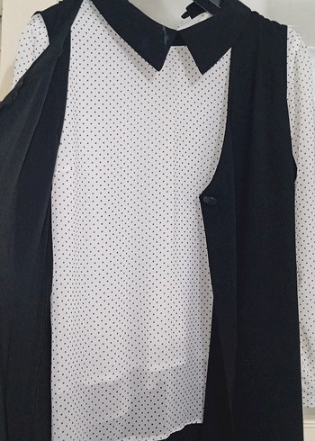 Siyah Uzun Kolsuz Ceket ve Beyaz Puantiyeli Gömlek - Görsel 2