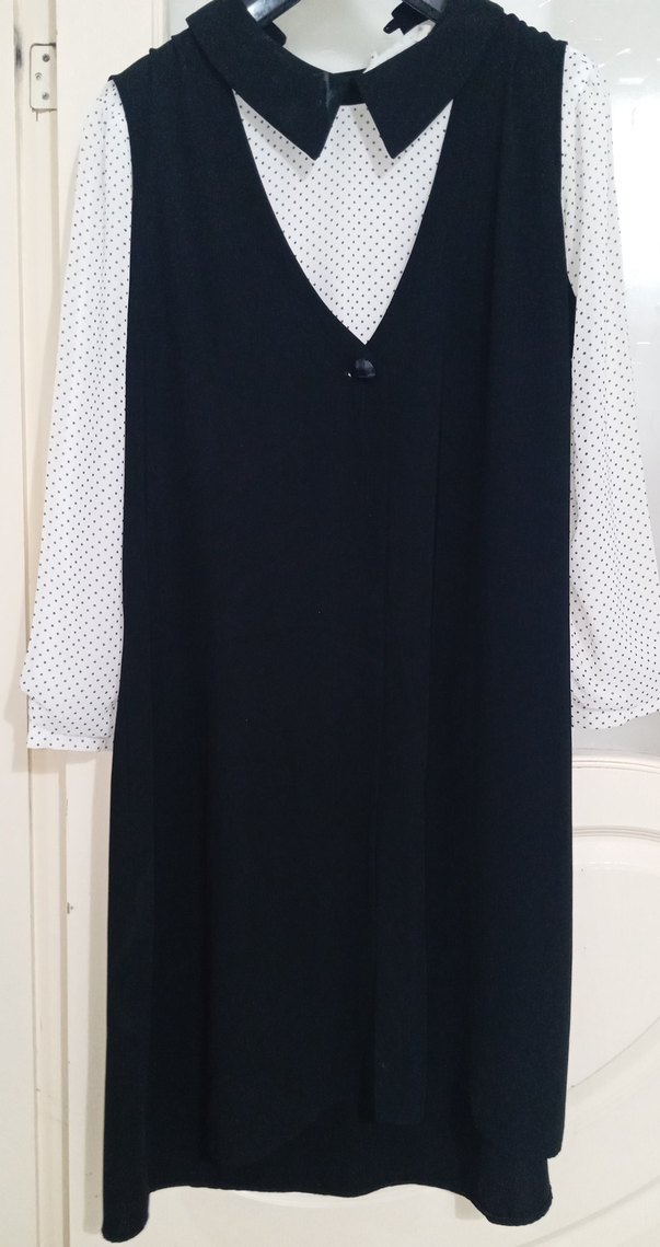 Siyah Uzun Kolsuz Ceket ve Beyaz Puantiyeli Gömlek - Görsel 3