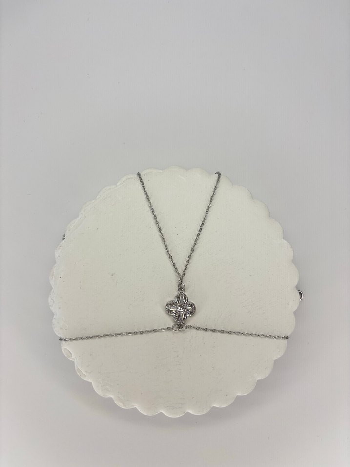 Ortası Büyük Kenarları Küçük Taşlı Çiçek Detaylı Silver Şahmeran - Görsel 2