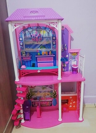 Barbie evi