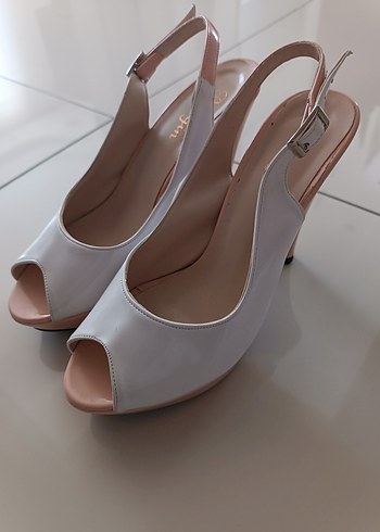 Beyaz Stiletto Topuklu Kadın Akşam Ayakkabısı