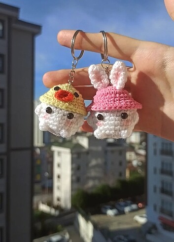 Tavşan ve civciv şapkalı mantar anahtarlık amigurumi 