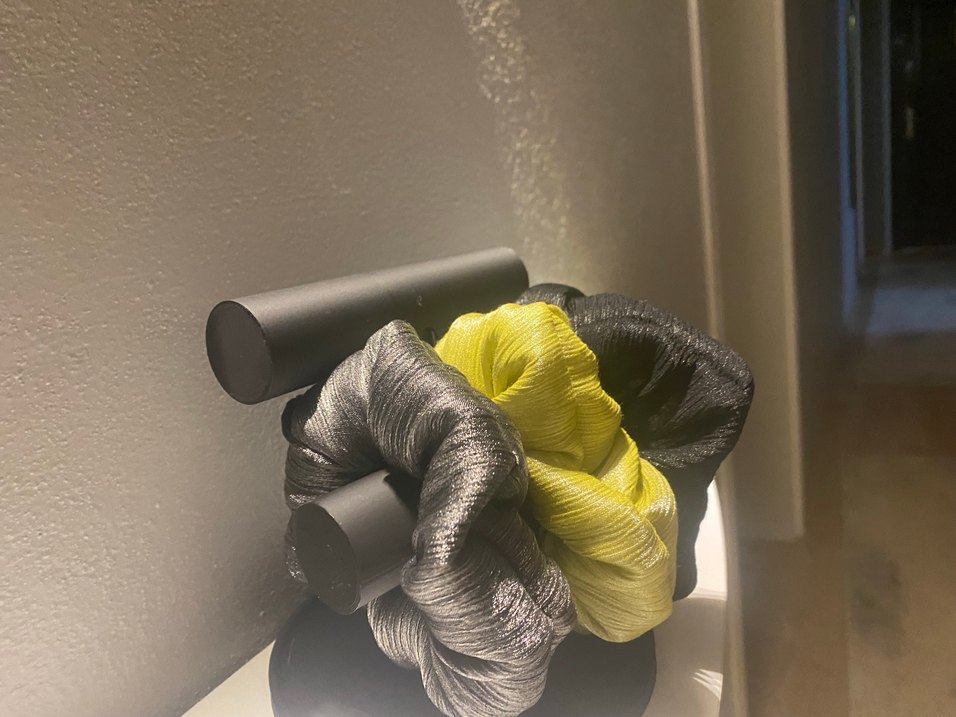 Sarı ve Gri İpek Görünümlü Lastik Toka - Görsel 2