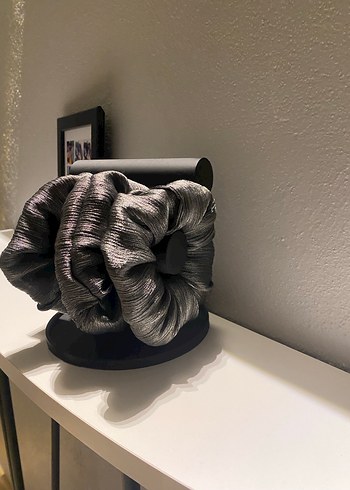 Gri Pliseli Keten Saç Tokası - Görsel 3