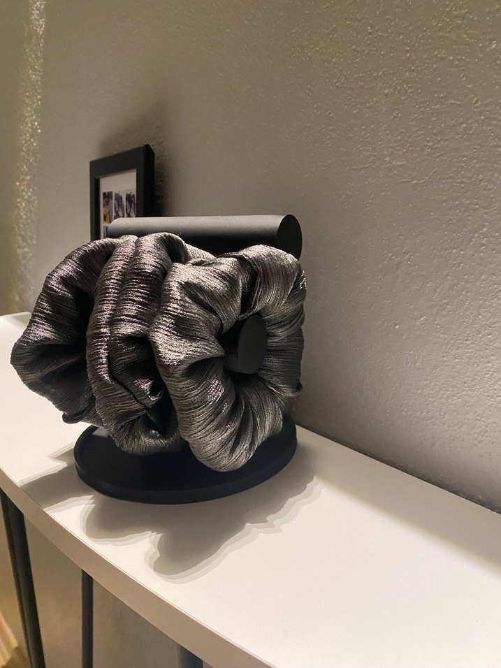 Gri Pliseli Keten Saç Tokası - Görsel 3