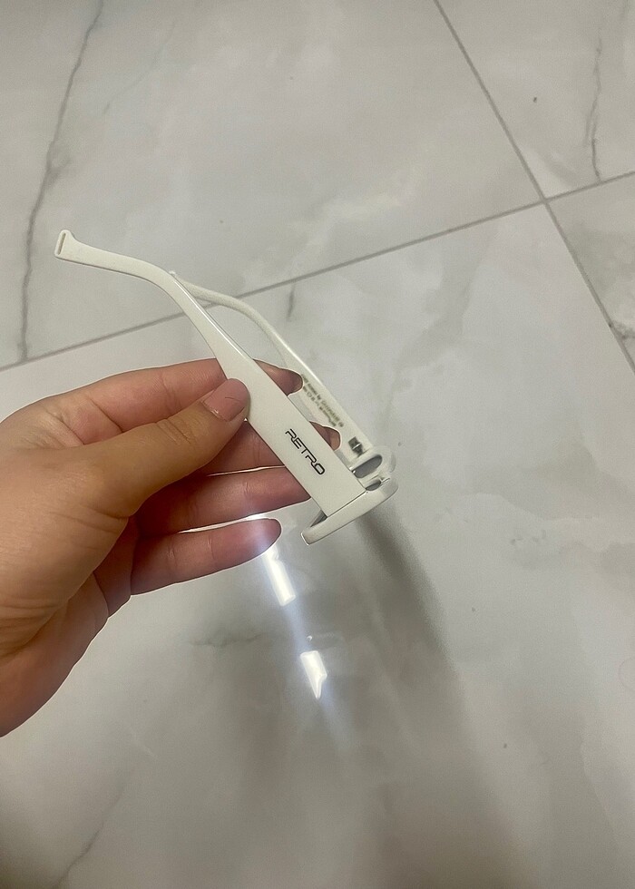 Beyaz güneş gözlüğü - Görsel 2