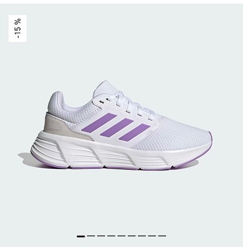 Adidas etiketli ayakkabı