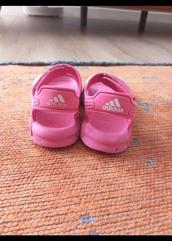 28 Beden Adidas Kız Çocuk Pembe Cırtlı Sandalet