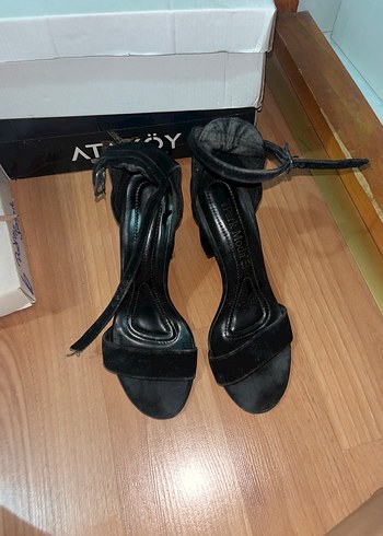 Siyah Goth İnce Topuklu Tokalı Kadın Ayakkabı
