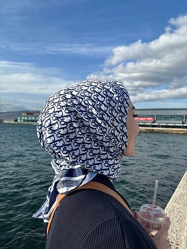  Beden Dior lacivert twill ipek eşarp