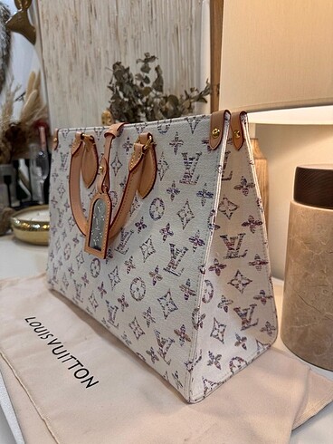 Beden Louis vuitton on The go
