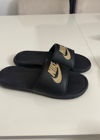 42.5 Beden Nike Victori One Orjinal Terlik