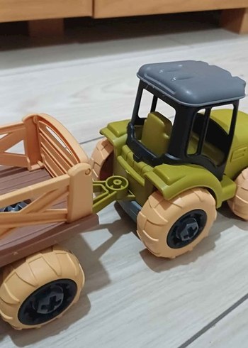 Khaki ve Gri Oyuncak Traktör - Görsel 3