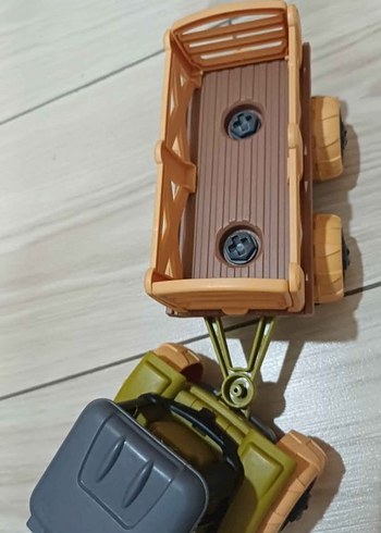 Khaki ve Gri Oyuncak Traktör - Görsel 2