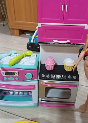 Renkli Pembe Mutfak ve Bebek Oyun Seti iki adet barby - Görsel 9