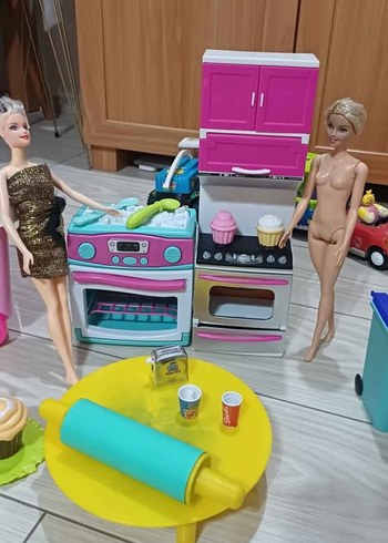 Renkli Pembe Mutfak ve Bebek Oyun Seti iki adet barby - Görsel 4