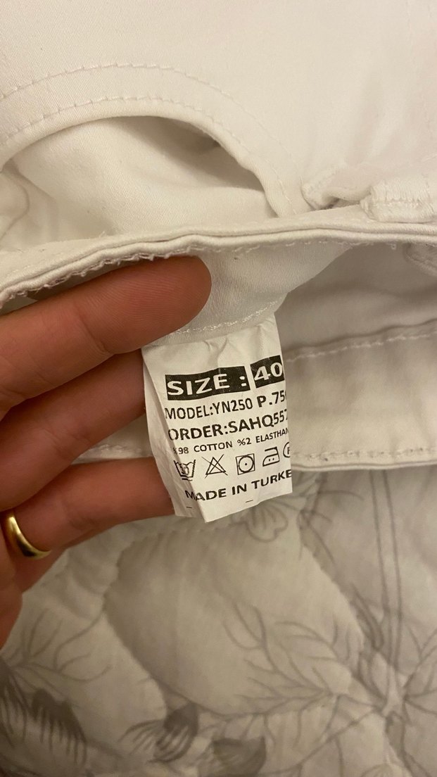 Yanları Çizgili Beyaz Midi Kot Pantolon - Görsel 3