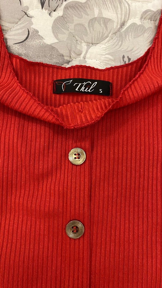 Düğmeli Kırmızı Kadın Kolsuz Bluz - Görsel 3