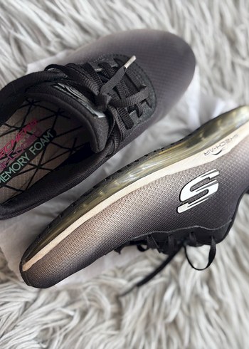 Gri Skechers Dolgu Topuklu Spor Ayakkabı