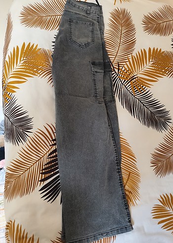 30 Beden Siyah Baskılı Crop Sweatshirt ve Gri Bol Kot