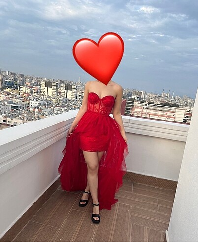 36 Beden Oleg Cassini Kırmızı Straplez Fırfırlı Tül Etek Yırtmaçlı Uzun A