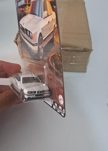 Hot Wheels Parlak Beyaz '91 BMW M5 Araba