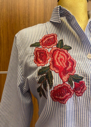 Nakışlı Düğmeli Gri Kadın Gömlek - Görsel 9