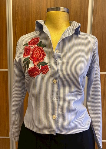 Nakışlı Düğmeli Gri Kadın Gömlek - Görsel 3