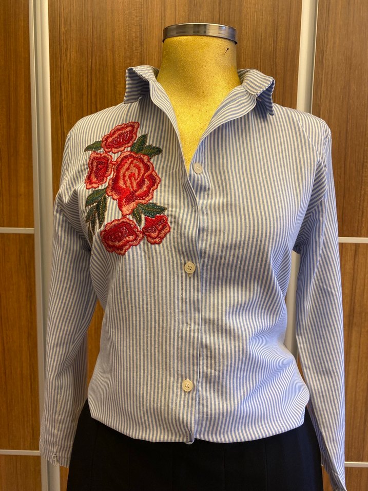 Nakışlı Düğmeli Gri Kadın Gömlek - Görsel 3