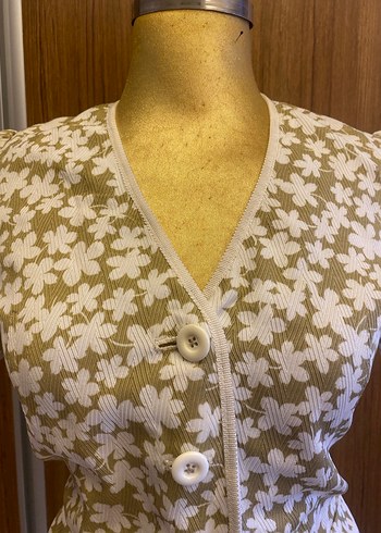 V yaka bej vintage kısa kollu gömlek - Görsel 4