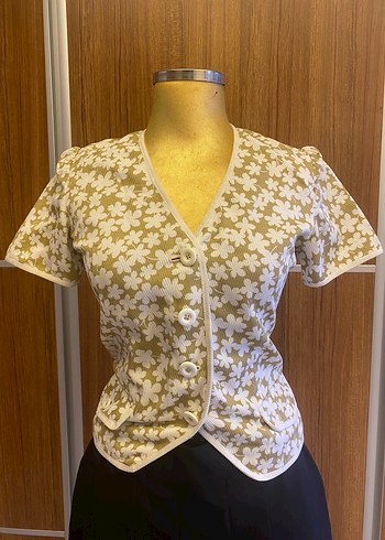 V yaka bej vintage kısa kollu gömlek - Görsel 2